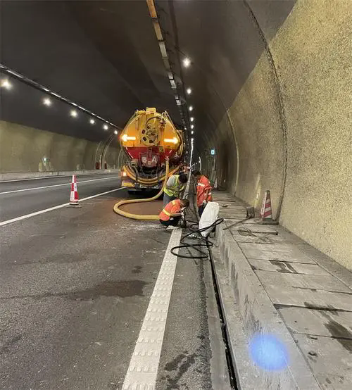 包河隧道排水渠清淤